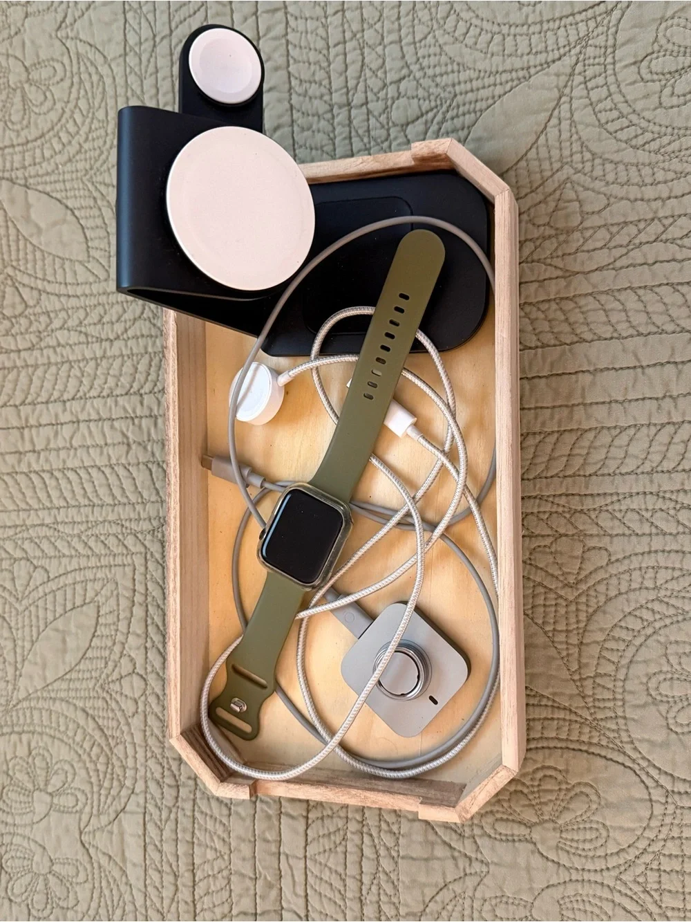 WEARABLE TECH LOT! Apple Watch (42 MM), Oura Ring (10), Otterbox Phone Charger
